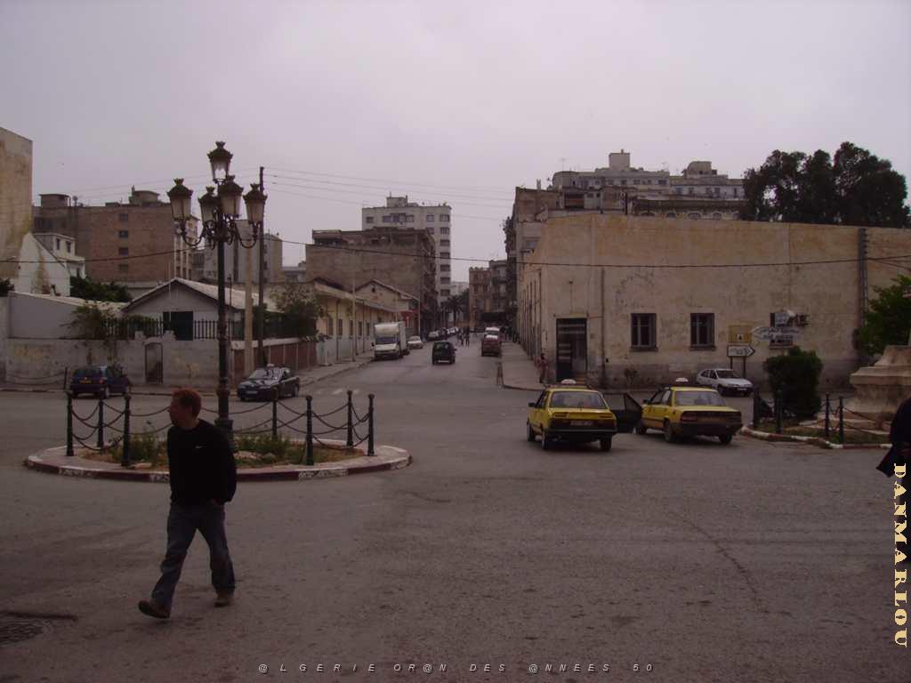 ORAN la rue sidi ferruch vue de la gare.JPG
